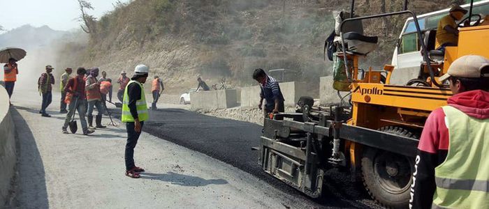 रुख काट्न नपाउँदा सडक कालोपत्रको काममा ढिलाइ