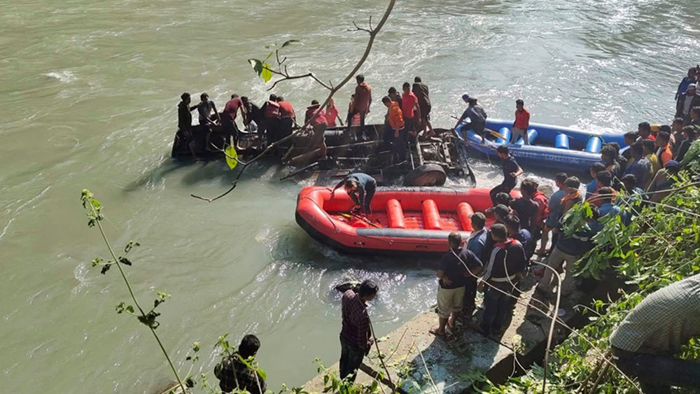 अपडेट : सुकुटे बस दुर्घटनामा मृत्यु हुनेको सङ्ख्या १० पुग्यो