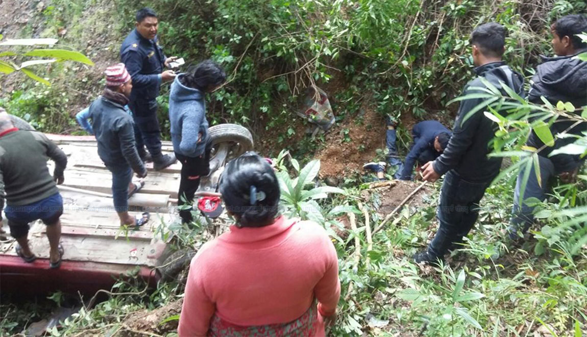 अपडेट : कार दुर्घटनामा एकै परिवारका तीनको मृत्यु, दुई घाइते