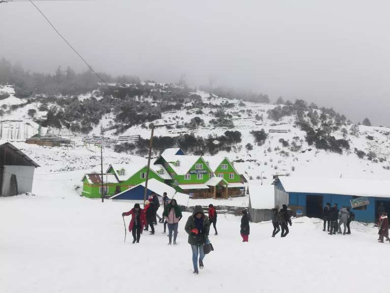 हिँउ खेल्न दोलखामा पर्यटकको घुइँचो, पहिलो रोजाइ कालीञ्चोक
