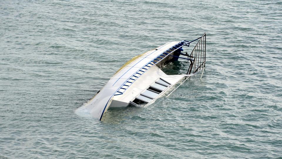 Boat sinks off western Turkey, kills 11 illegal migrants\