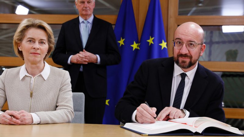 EU chiefs sign Brexit deal ahead of parliamentary vote