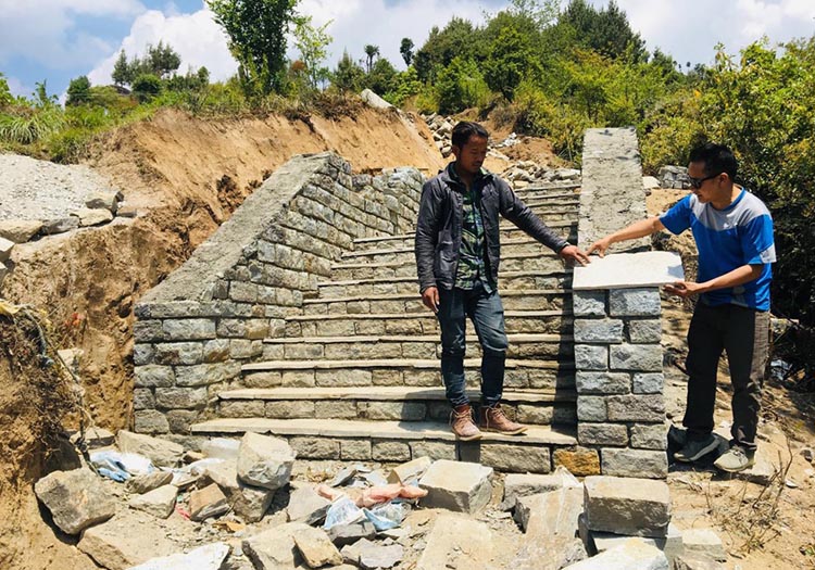 ग्रेटवालको झल्को दिने गरी पदमार्ग पर्खाल निर्माण