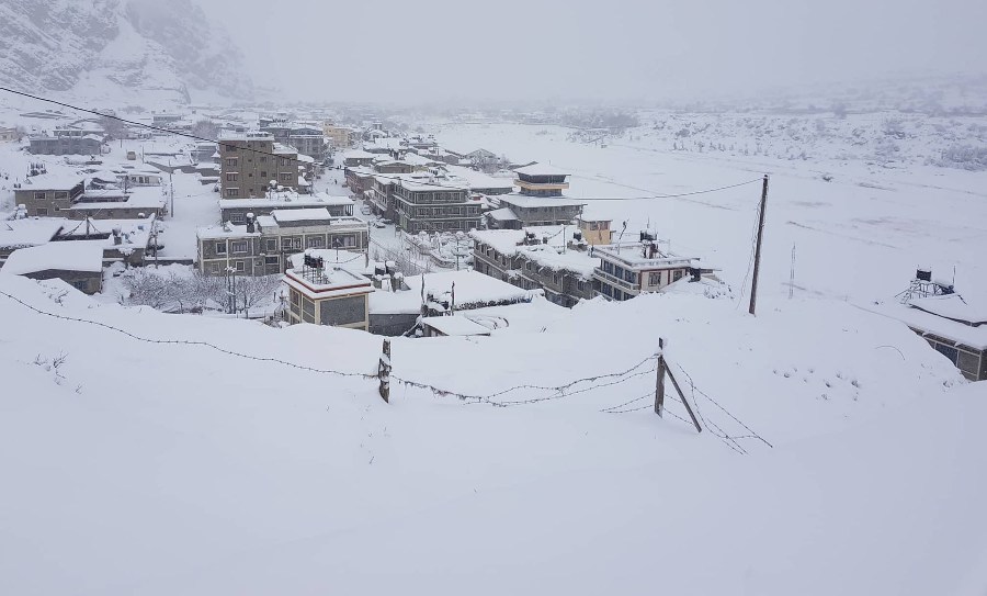 उच्च हिमाली भेगमा पुनः हिमपात, विद्युत् सेवा समेत अवरुद्ध