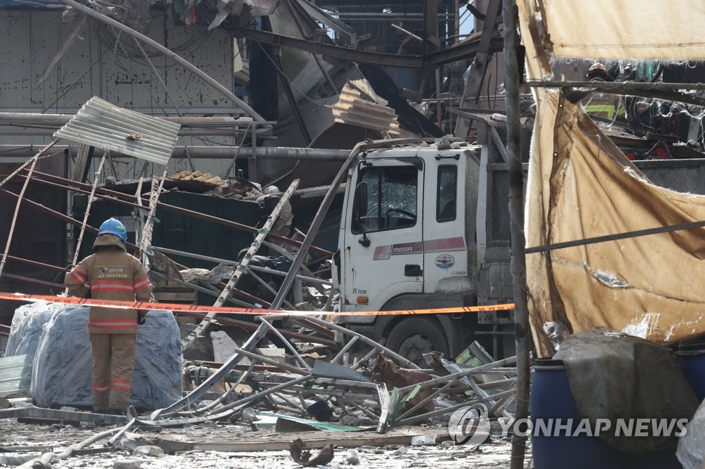 2 dead, 8 injured in explosive fire at S.Korea’s leather factory
