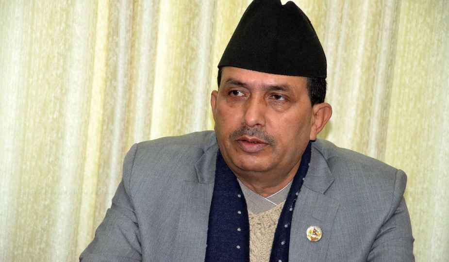 स्वास्थ्यमन्त्री ढकालद्वारा डडेल्धुरा अस्पताल निरीक्षण