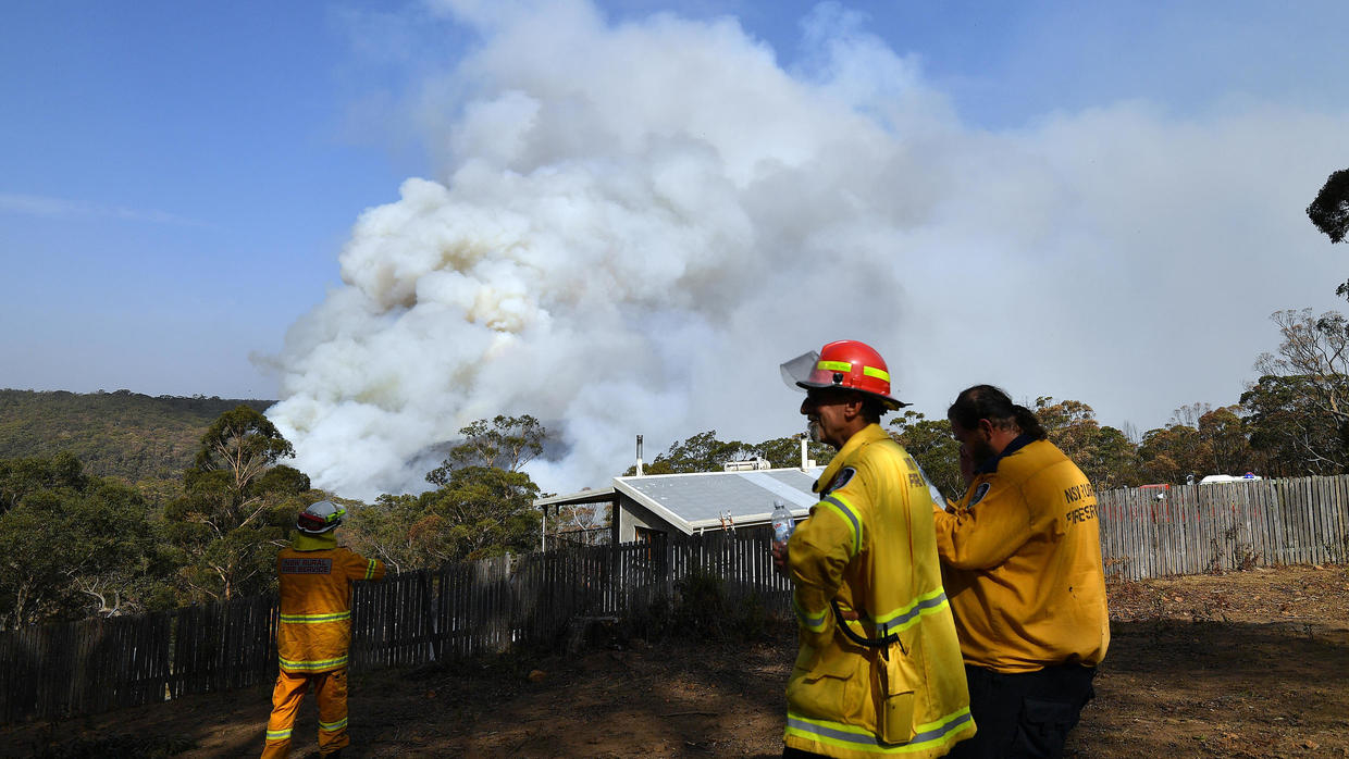 Strong winds create Australian ‘megablaze’