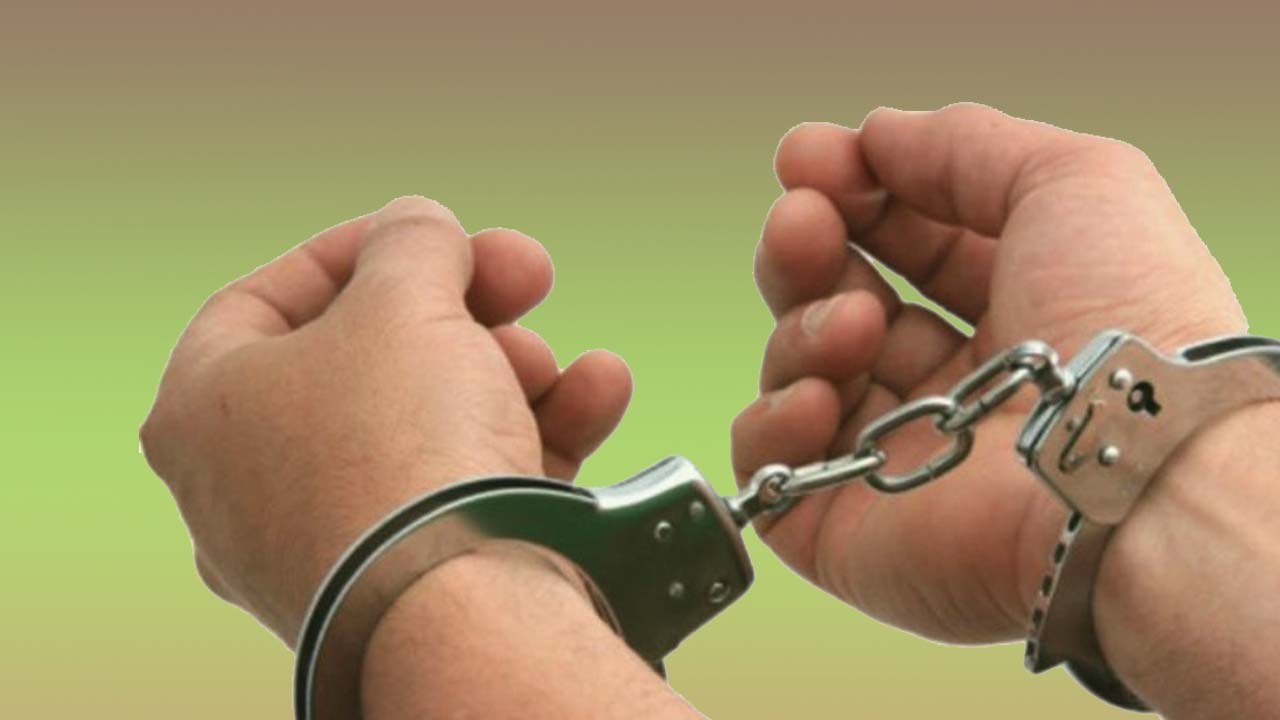 घुस लिएको अभियोगमा वन कार्यालयका प्रमुख पक्राउ