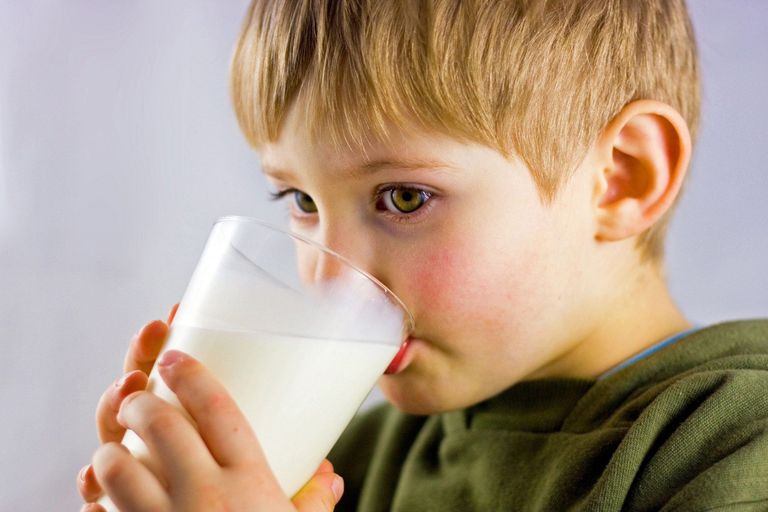Children who consume whole milk are at lower risk of being overweight: Study