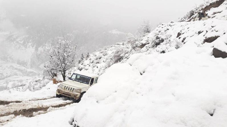 अवरुद्ध राजमार्ग १२ घण्टापछि सञ्चालन
