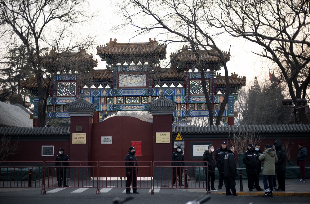 China orders nationwide measures to detect virus on flights, trains, buses