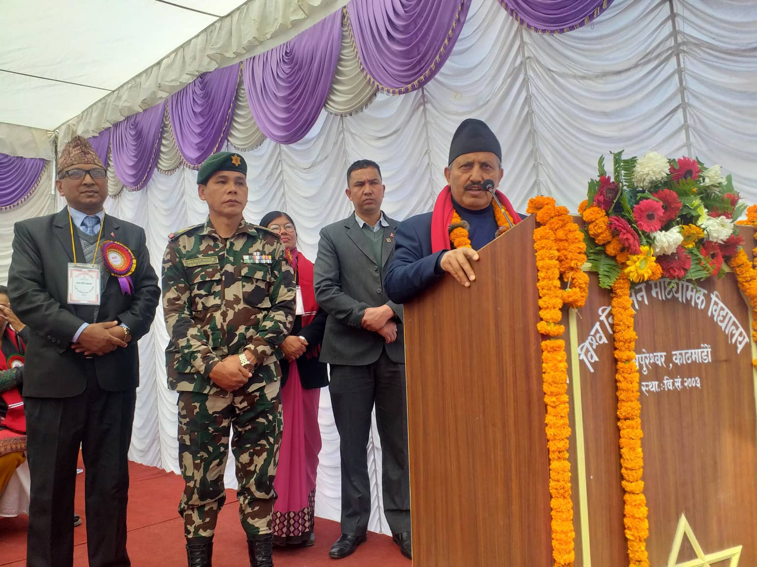 नेपाली भाषालाई कमजोर बनाउने गरी अङ्ग्रेजी भाषाको प्रयोगमा जोड दिनु हुँदैन : शिक्षा मन्त्री