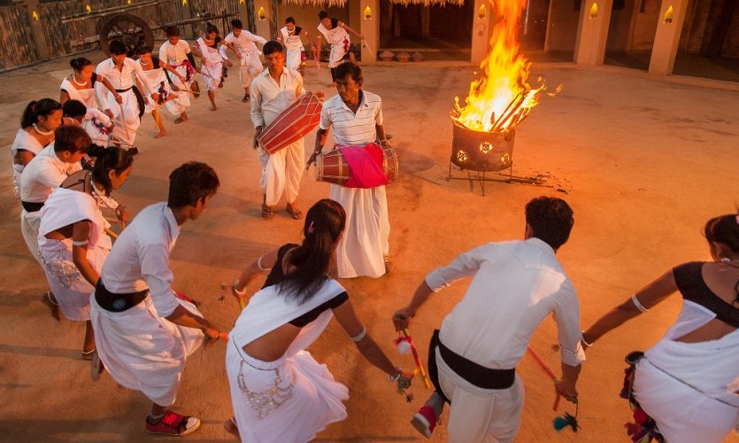 थारू संस्कृति हेर्नकै लागि खयरकन्द्रा होमस्टे पुग्छन् पर्यटक