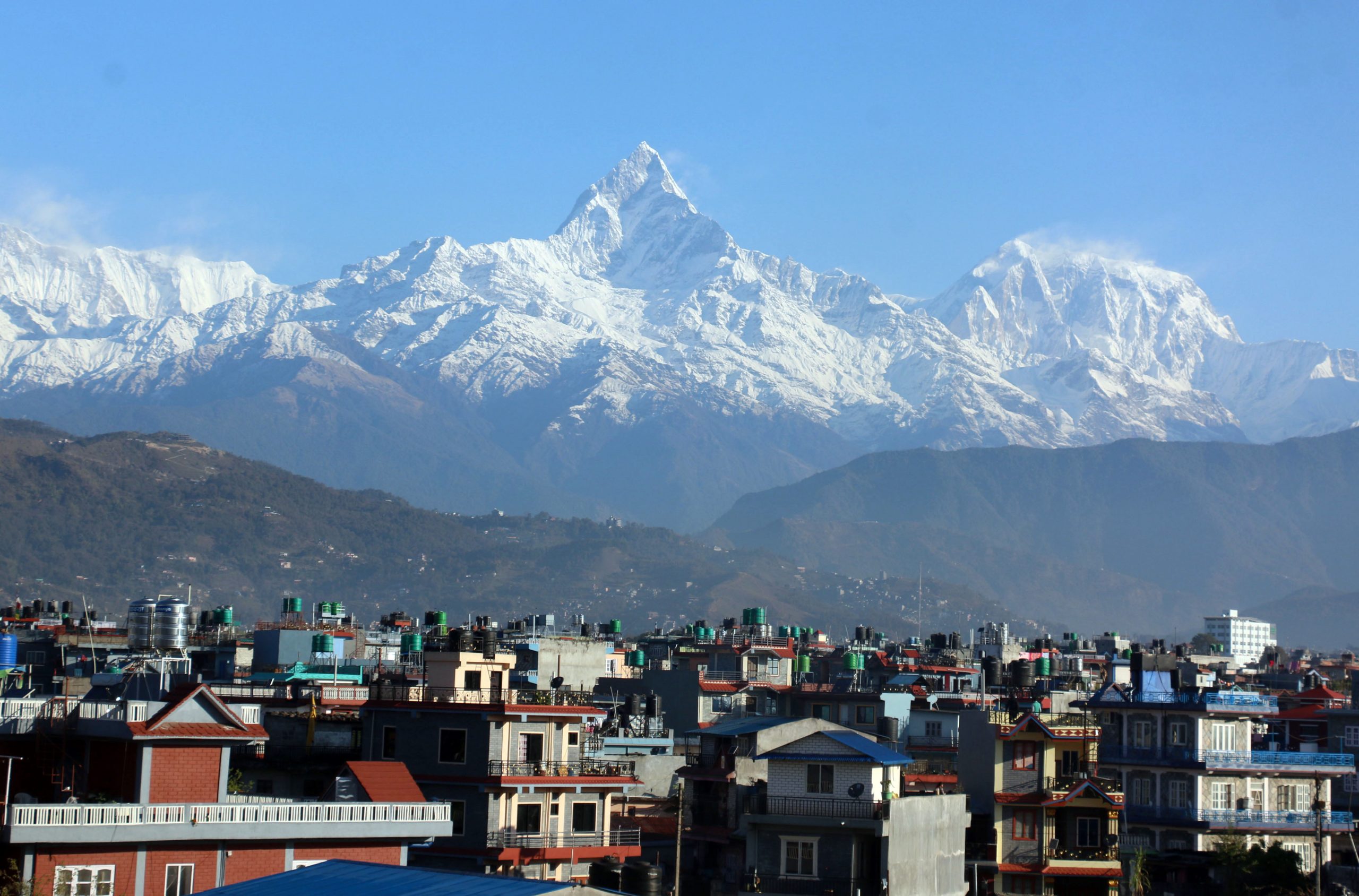 पोखराको शीरमा माछापुच्छ्रे  हिमाल