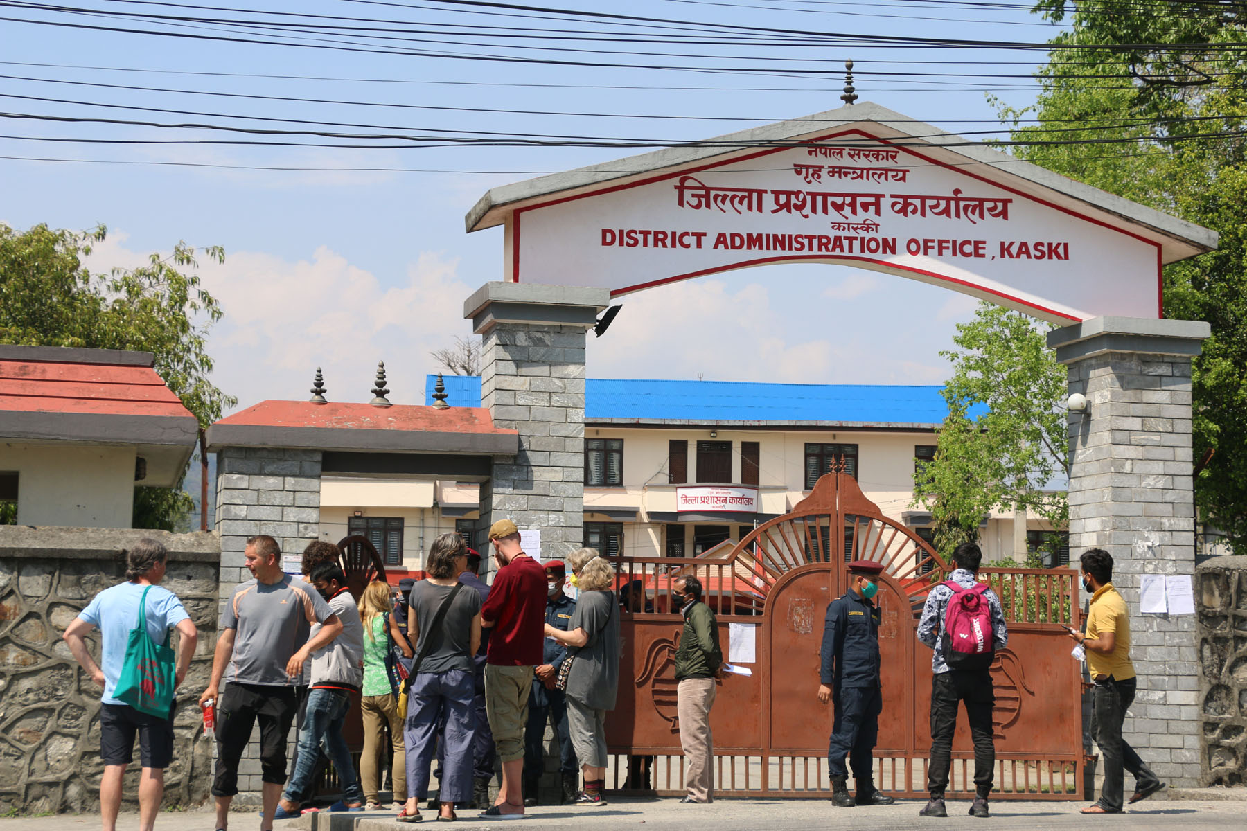 विदेशीद्वारा प्रशासनसँग काठमाडौँ फर्किने व्यवस्थाको माग