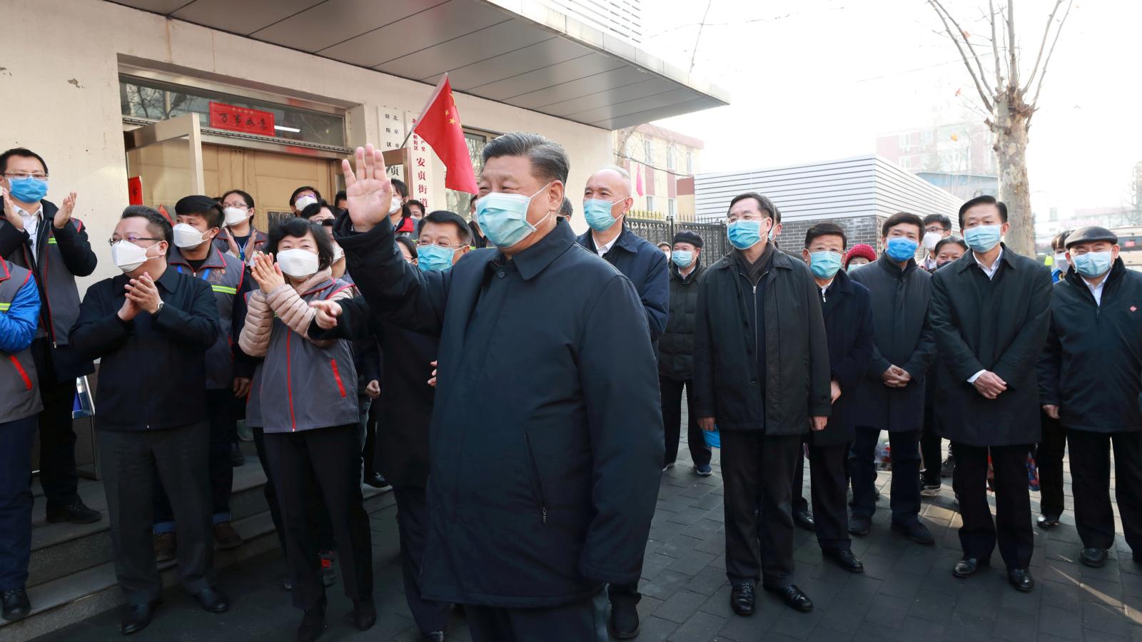 Xi visits community residents, frontline workers in Wuhan