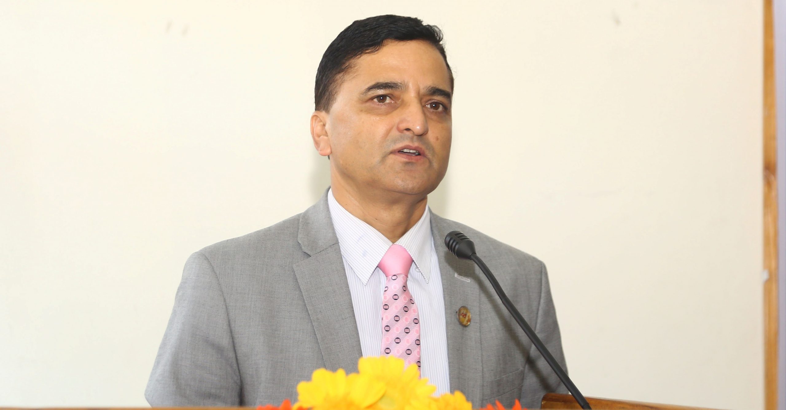 मन्त्री भट्टराईद्वारा विमानस्थलको स्वास्थ्य परीक्षणको अनुगमन