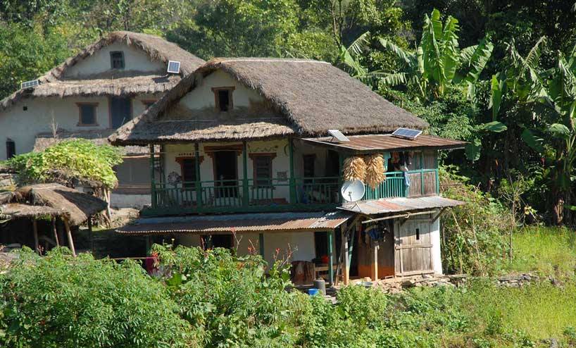 खरका छाना विस्थापित गरिँदै