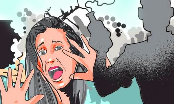 महिलामाथि तेजाब प्रहार