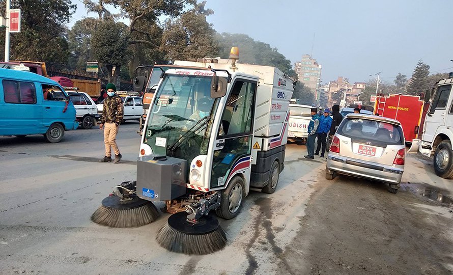 बु्रमर सञ्चालनको एक वर्ष  : अपेक्षा अनुरुप देखिएन सडक सफा