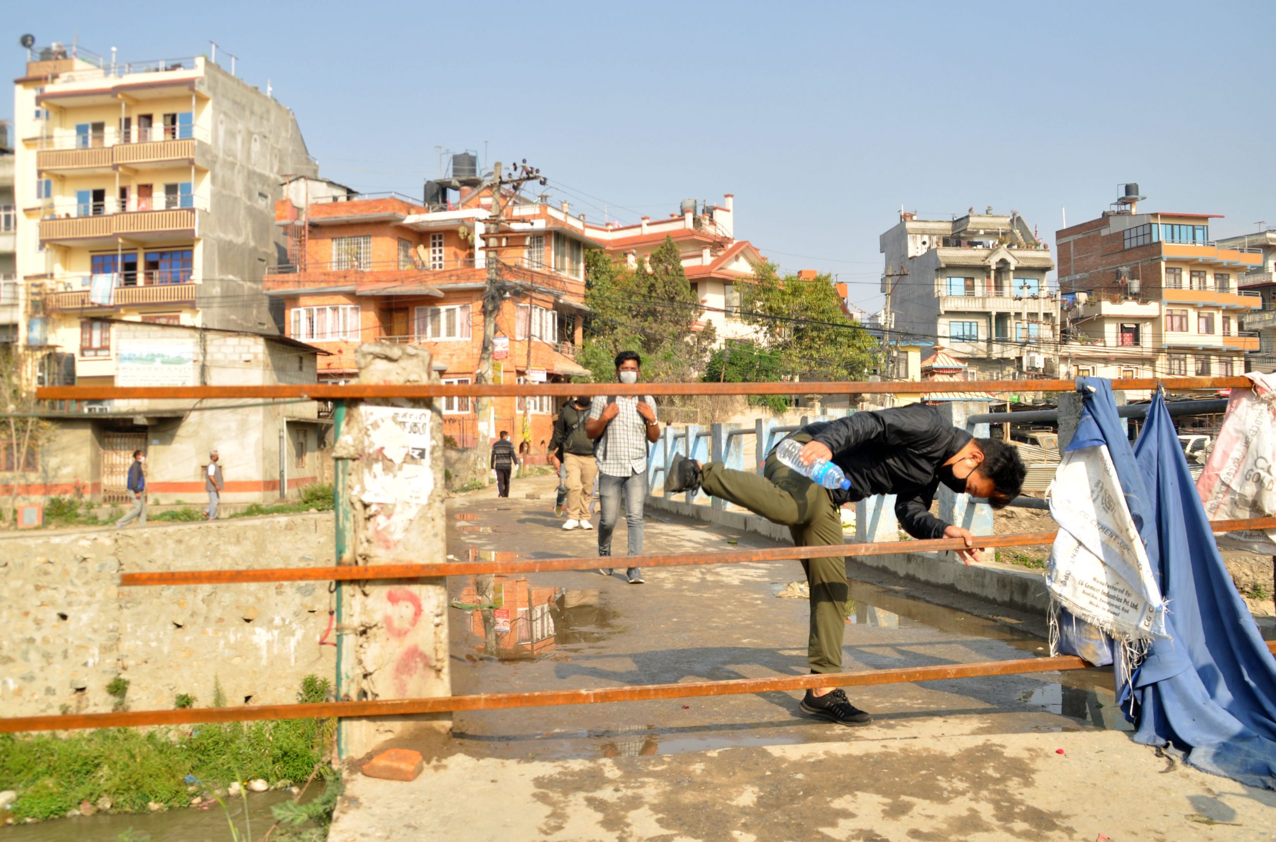 अनुशासनहिन बन्दै सर्वसाधारण