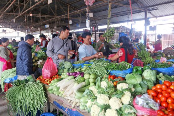 एघारस्थानमा तरकारी बजार सञ्चालन