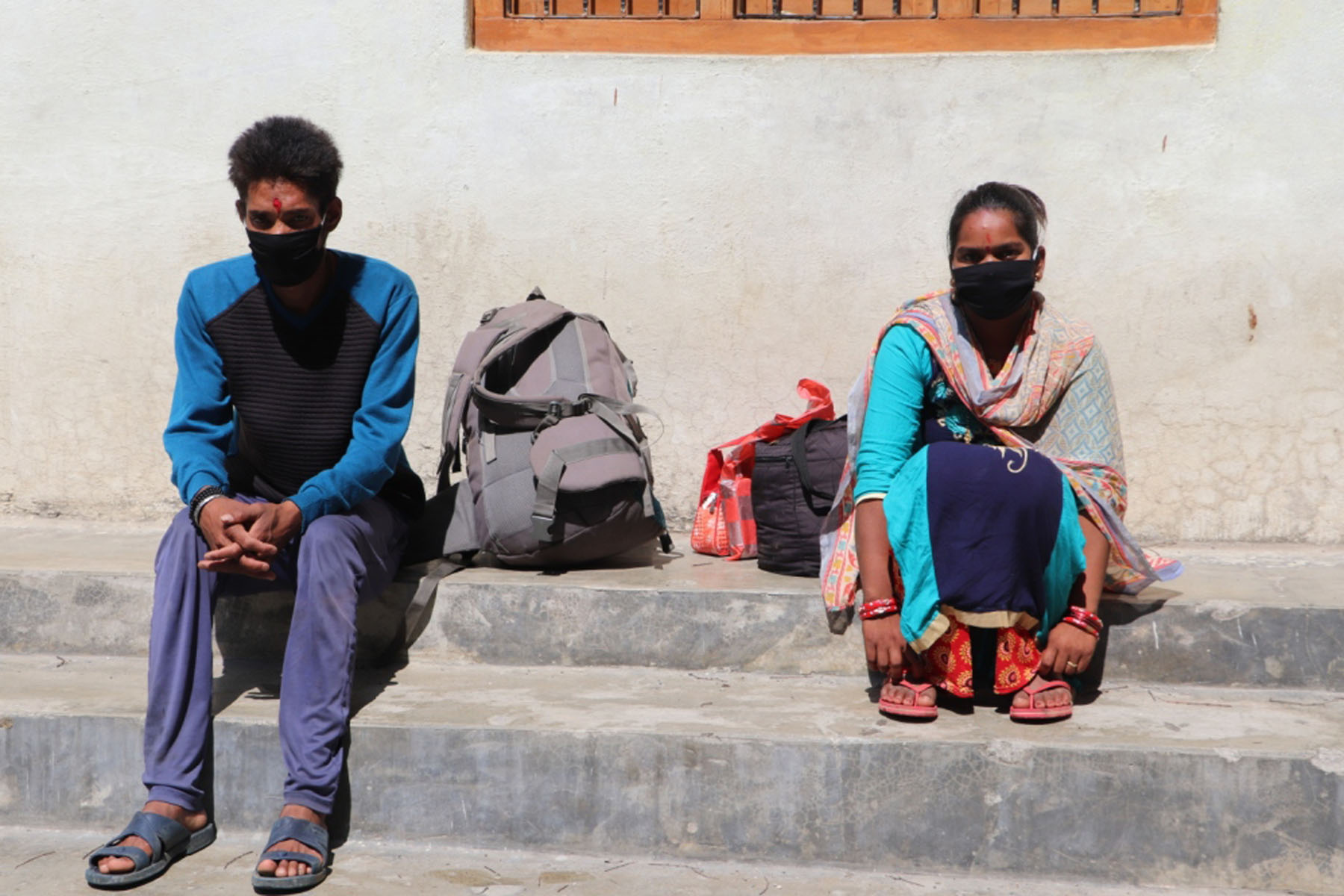 महाकाली नदी  तरेर फर्कियो दम्पती