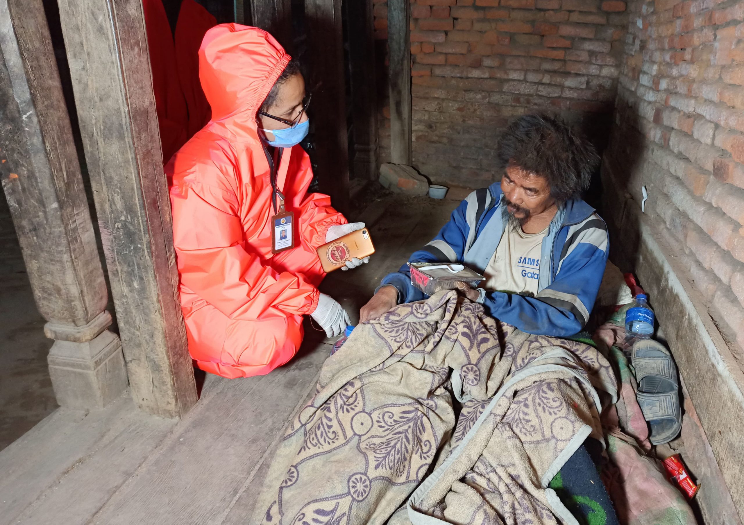 बेसहारालाई खाना