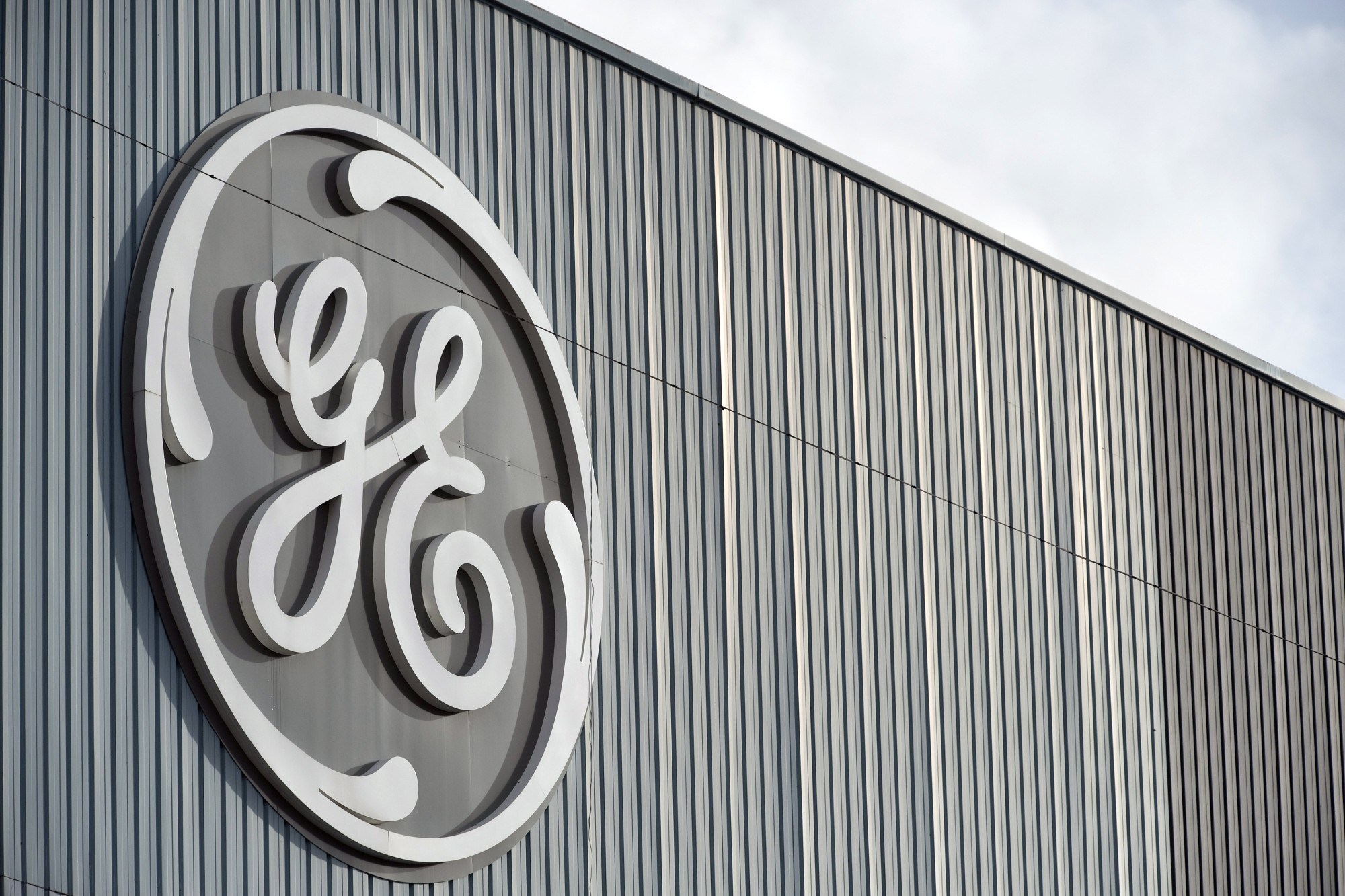 General Electric to cut 10,000 aviation jobs