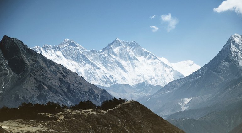 First virus-era Chinese expedition measures Everest