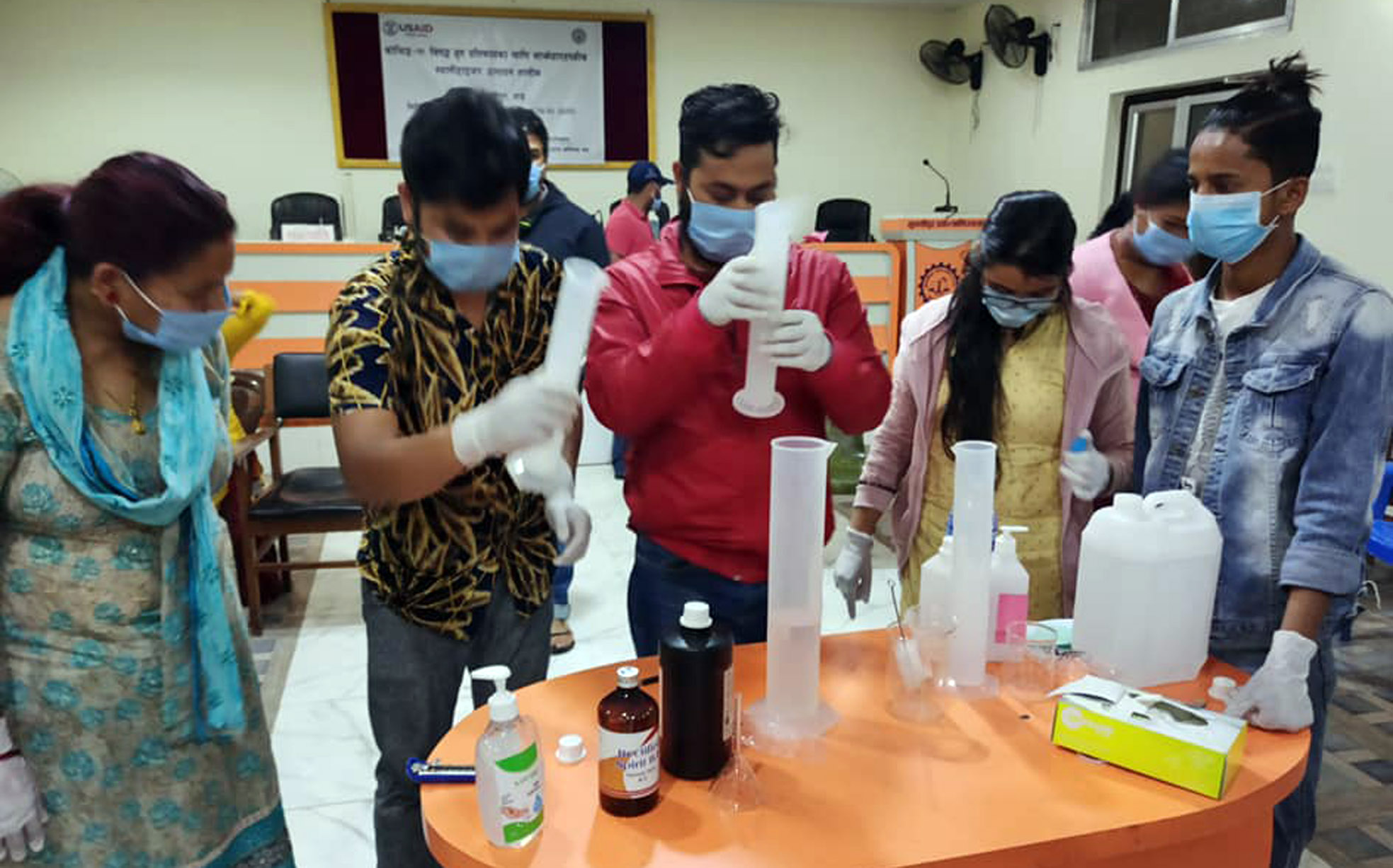 स्थानीयस्तरमै स्यानिटाइजर उत्पादन