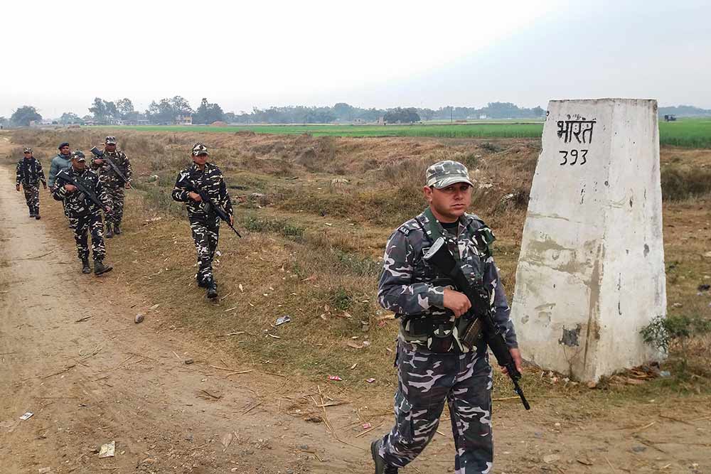 भारतको दादागिरी : नेपालीले नेपालको भूमिमा पर्यटकीय पार्क निर्माण गर्दा ( एसएसबी)को अवरोध