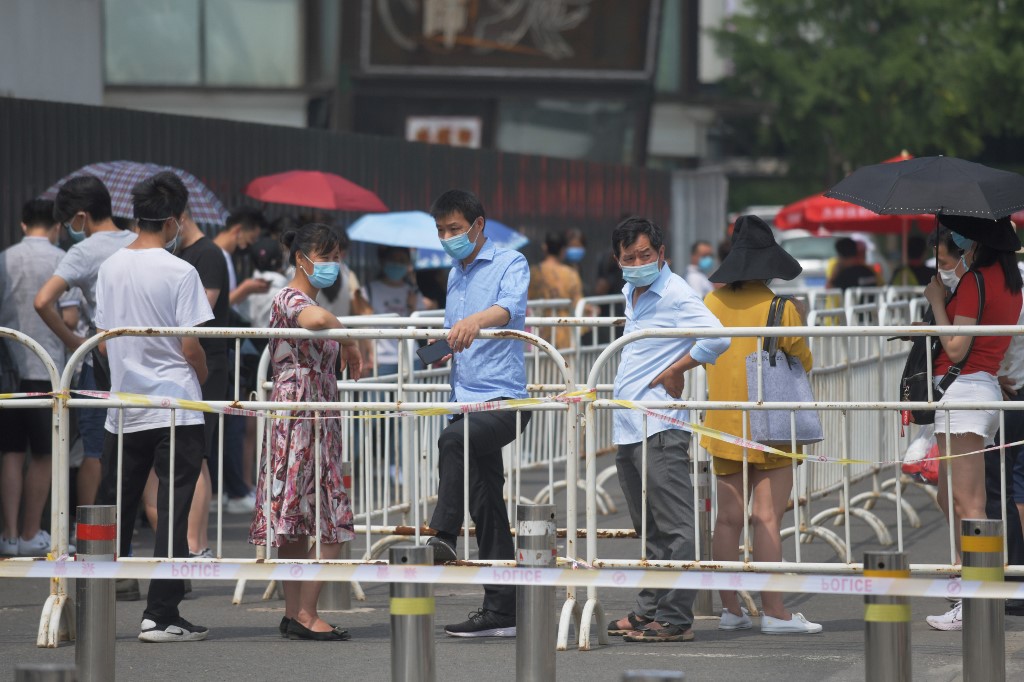 Half a million in lockdown as Beijing fights new virus cluster