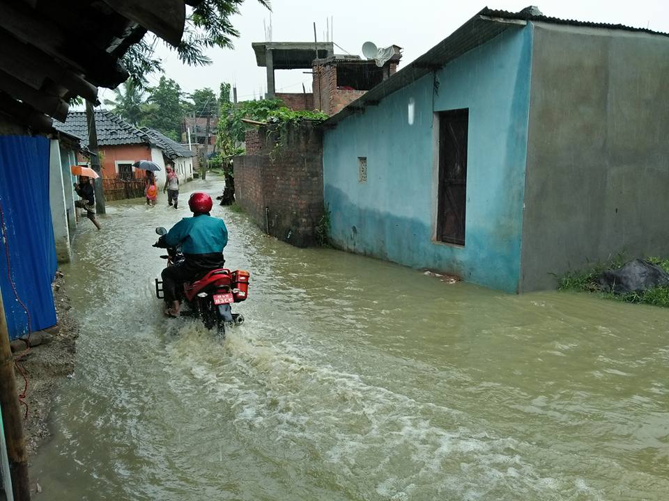 बाँकेमा कोरोनासँगै बाढीको कहर