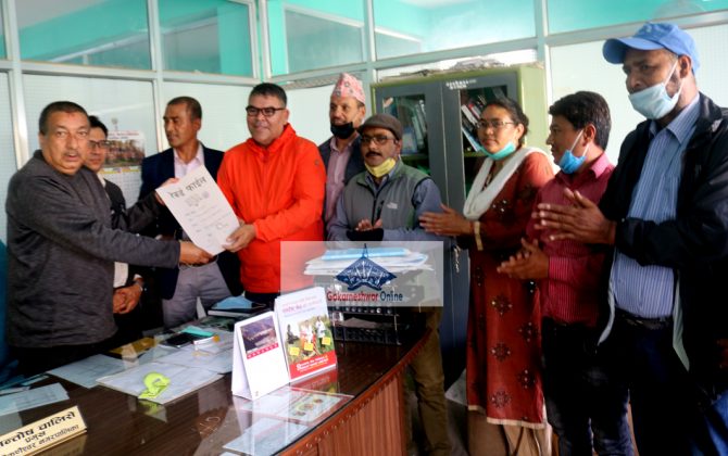 गोकर्णेश्वरमा जुरमुरायो नेकपा : नगरपालिकालाई नेकपा गोकर्णेश्वर नगर कमिटीको २३ बुदे ज्ञापन-पत्र,पालना नगरे नगरासभा अबरोध गर्ने