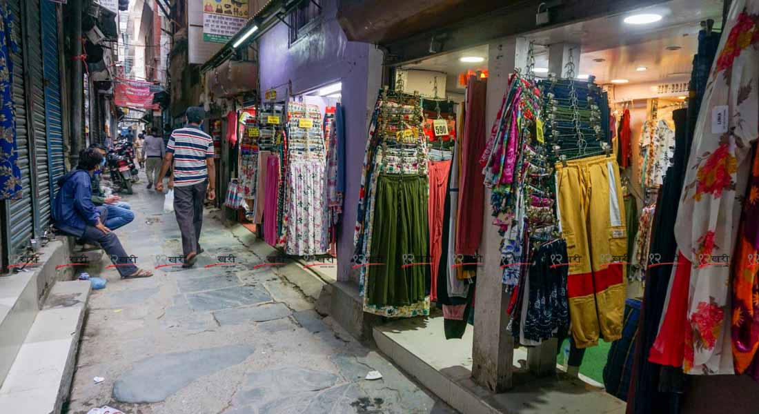 लकडाउनमा पसल खुले तर उपभोक्ता आएनन्