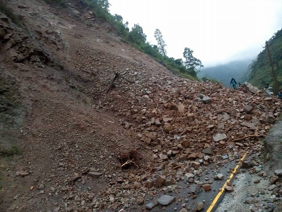 वर्षाका कारण सात राष्ट्रिय राजमार्गमा असर, चार राजमार्ग ठप्प