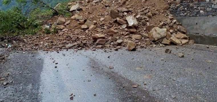 कालीगण्डकी करिडोरको बागलुङ खण्डमा ठाउँठाउँमा पहिरो