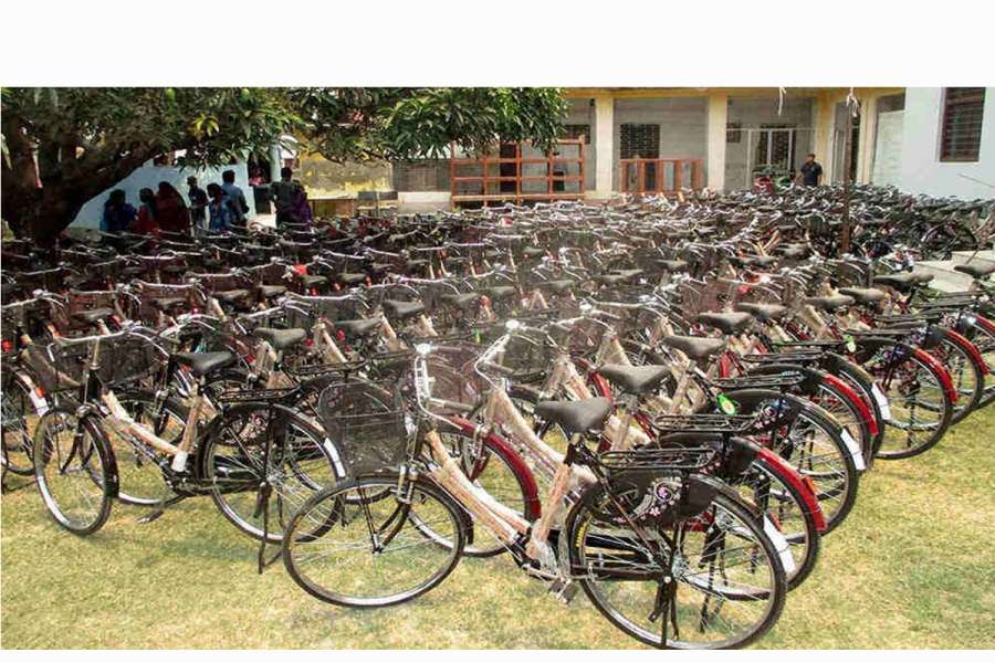 सामुदायिक विद्यालयमा अध्ययन गर्नेलाई साइकल