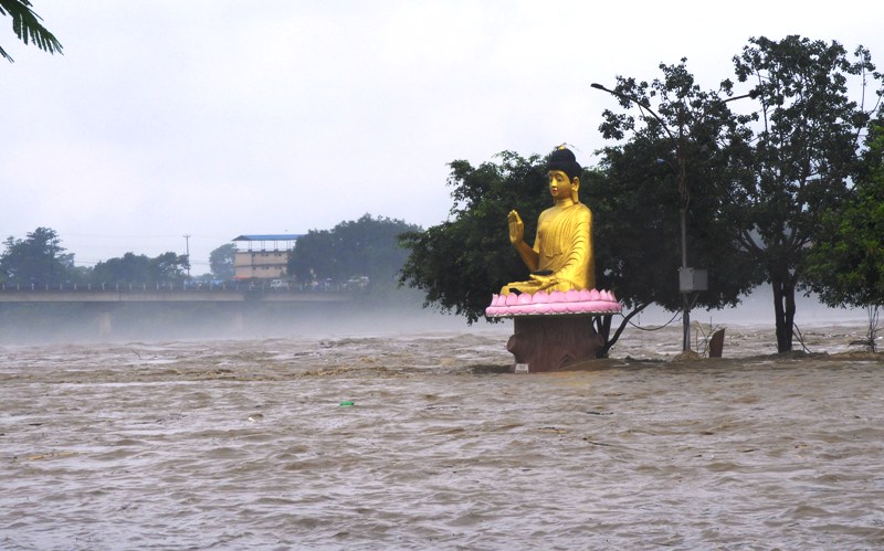 नदीमा बहाव बढ्दो : नारायणी र कोशी खतरा तहमाथि