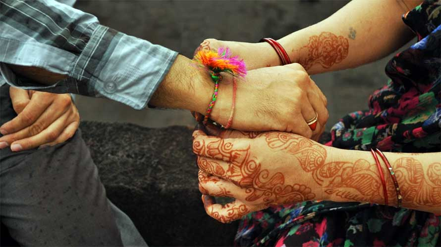 कोेरोनाको कहरले खोस्यो मिथिलामा राखीको रौनक