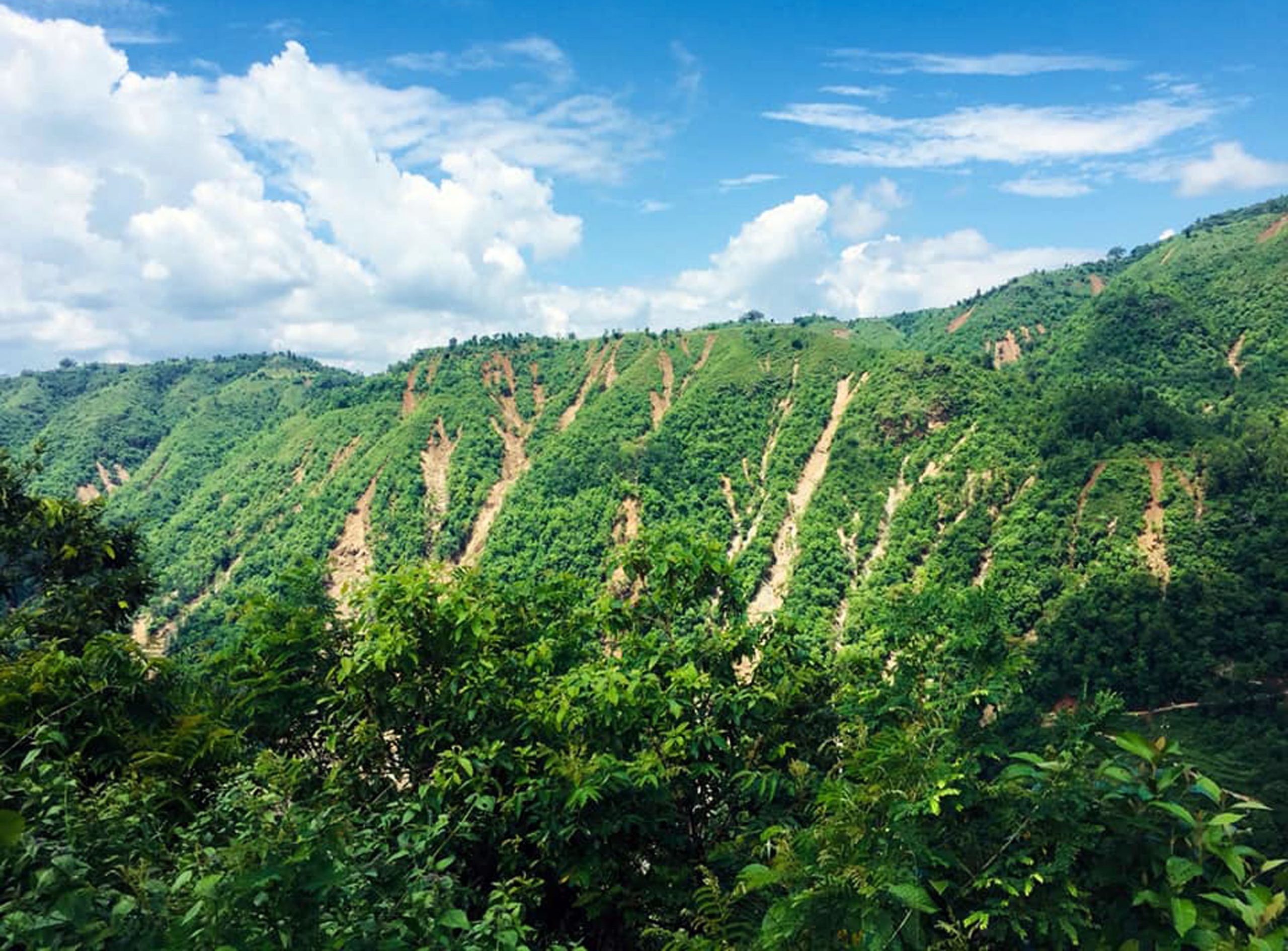 तनहुँको ऋषिङगाउँपालिको विभिन्न क्षेत्रमा गएको पहिरो
