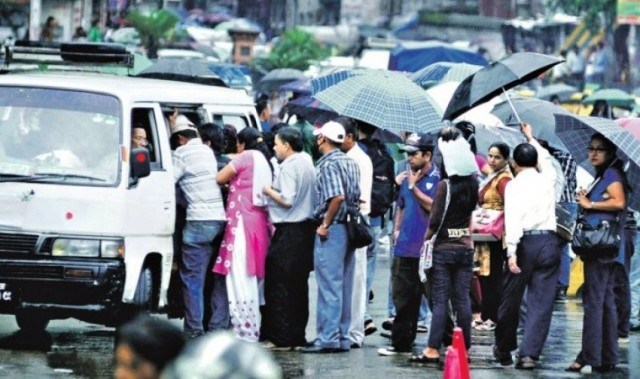 सिटभर यात्रु राखेर बढी भाडा असुल्दै सार्वजनिक सवारी