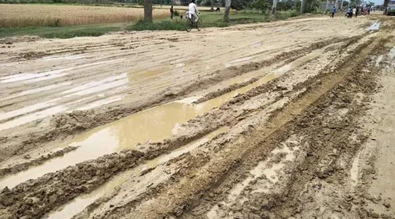 सञ्चालन भएनन् महोत्तरीका अवरुद्ध सडकखण्ड
