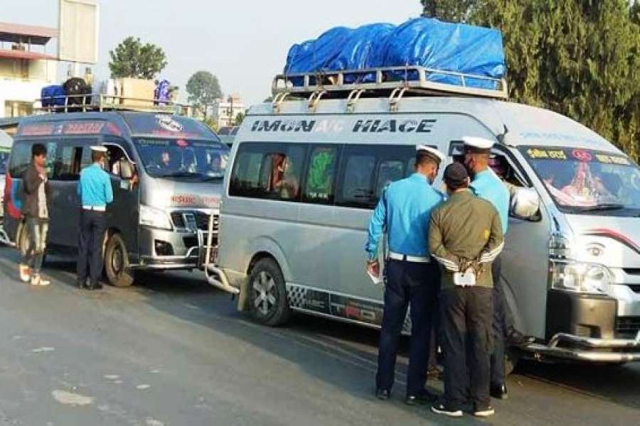 बढी भाडा लिने गाडीमाथि कारवाही