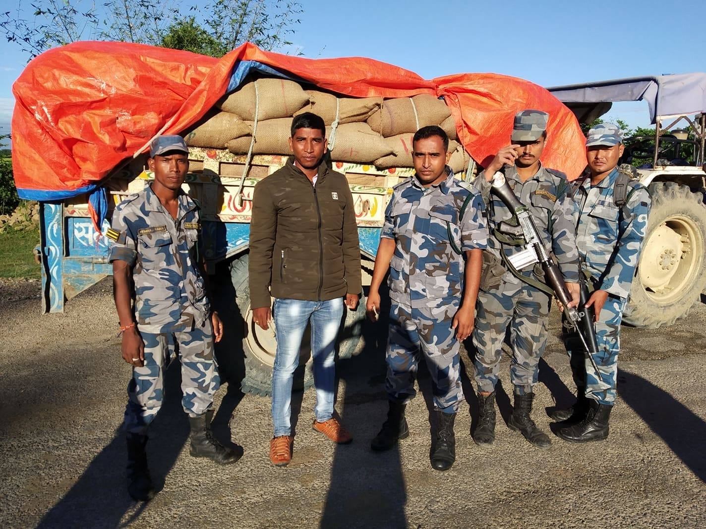 डेढ क्विन्टल मटर र पाँच कार्टुन चुरा बरामद