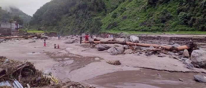 कैलाश खोलामा बाढीका कारण बेपत्ता भएका ११ जना अझै भेटिएनन्