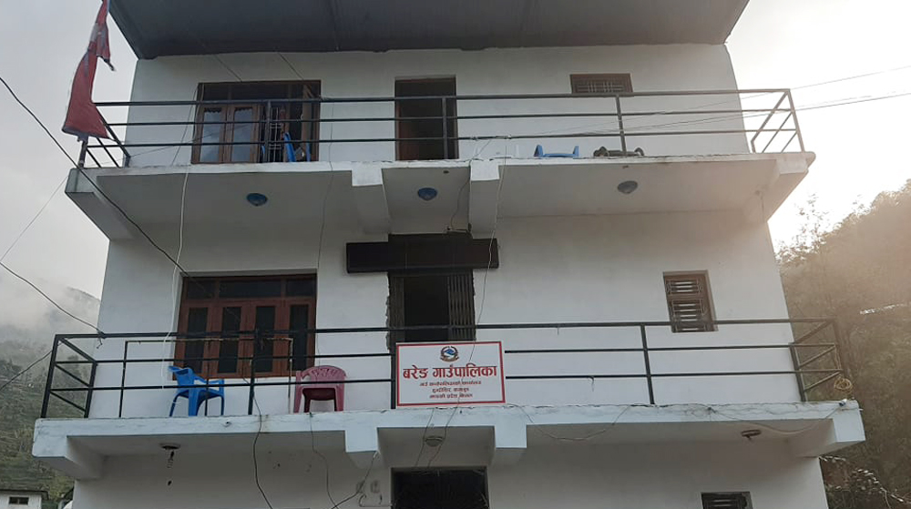 पीडितका घर बनाउने विकल्प खोज्दै बरेङ