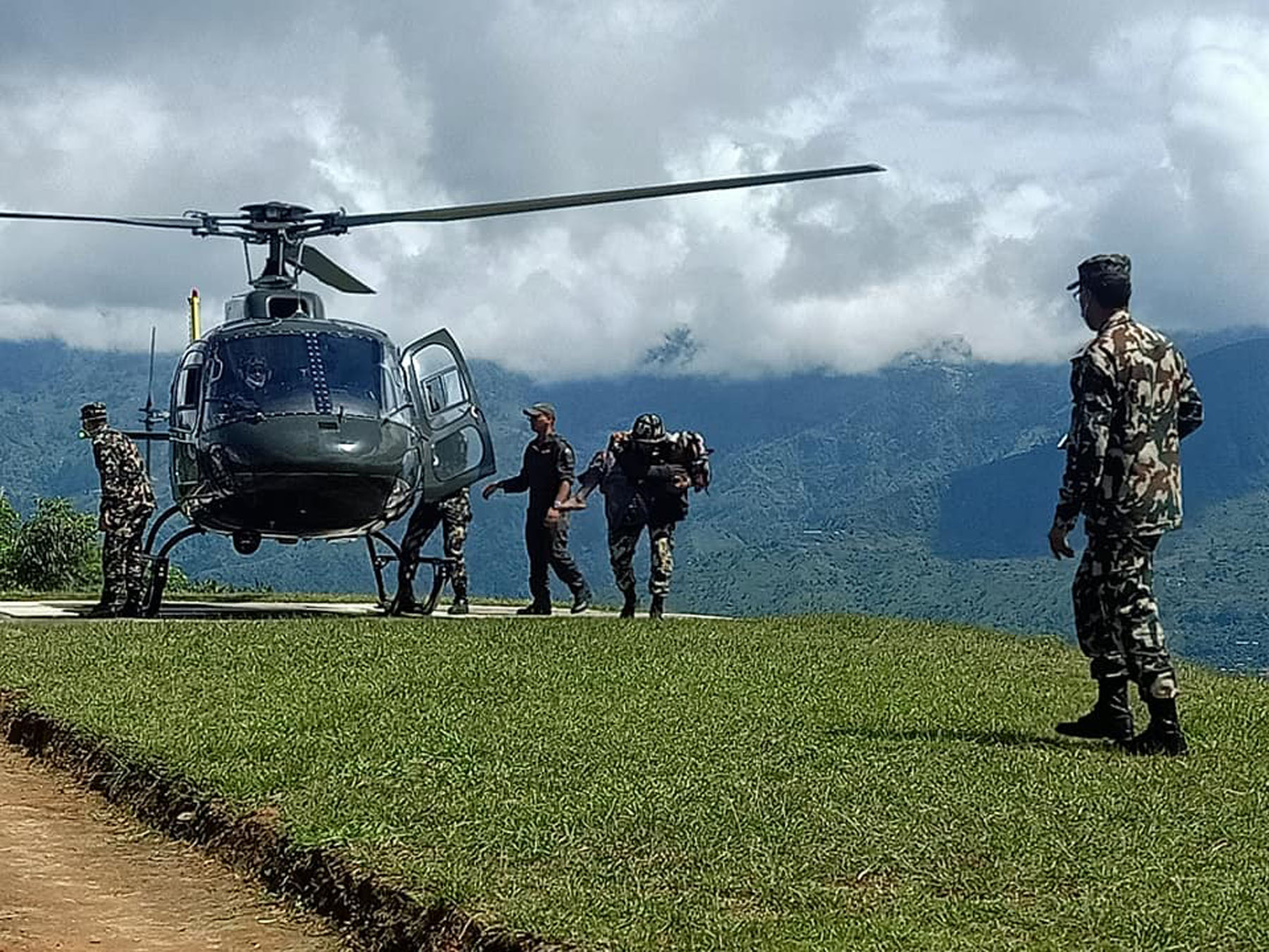 लिदी पहिरोका चार जना घाइतेलाई हेलिकप्टरमार्फत उद्धार