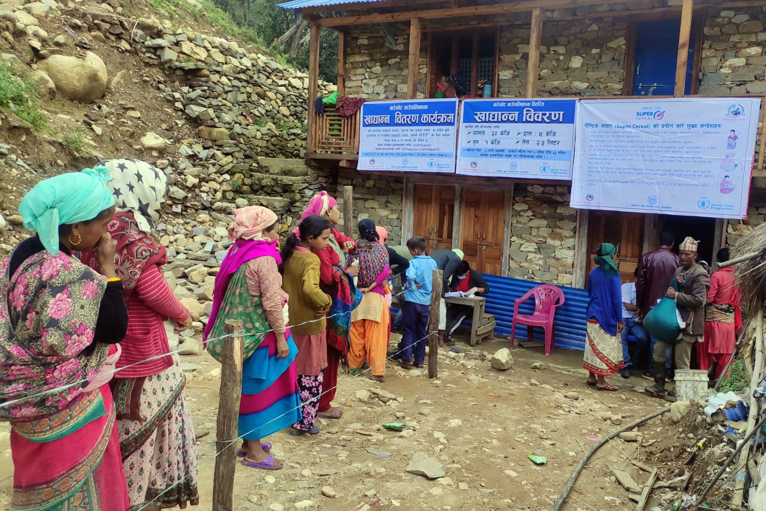 प्रति परिवारलाई ३० केजीका दरले चामल वितरण